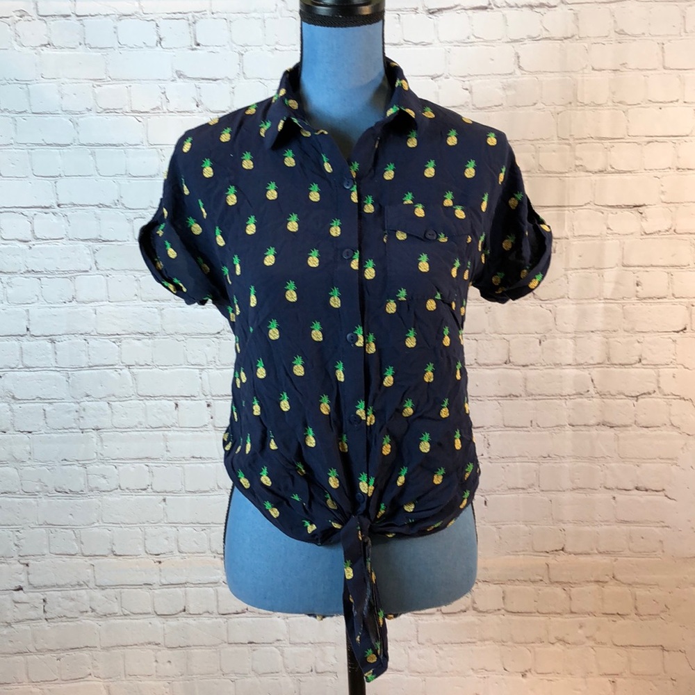 Love Notes Button Down Top short Sleeve Pineapple Print Tie Hem Small